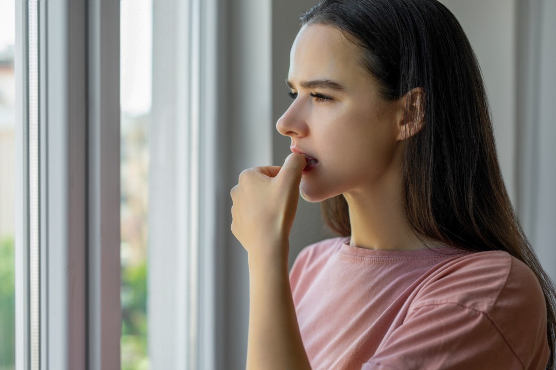 DE ROER UNHAS AO CREME SEM FLÚOR: HÁBITOS QUE AFETAM A SAÚDE BUCAL