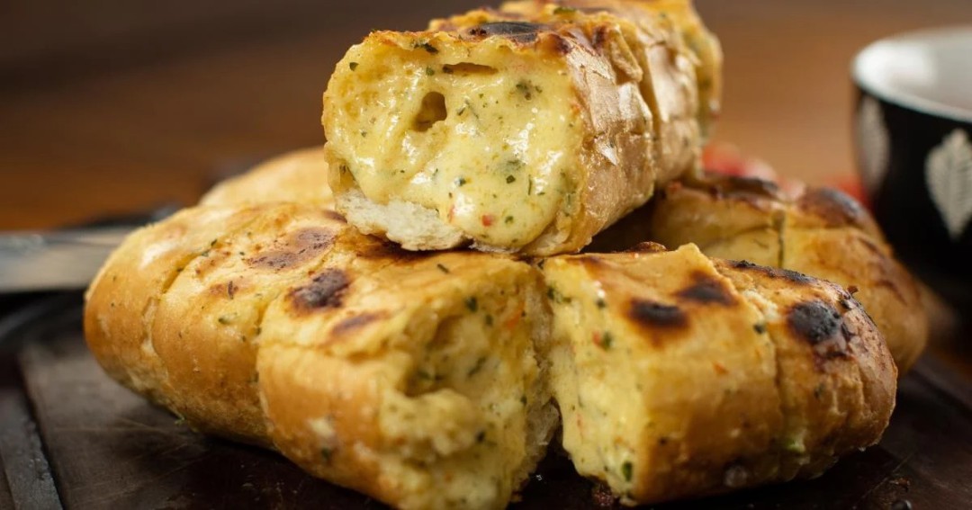 PÃO DE ALHO PARA CHURRASCO APROVEITANDO O PÃO FRANCÊS AMANHECIDO