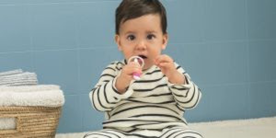 SAÚDE BUCAL DO BEBÊ COMEÇA CEDO: MAM BABY E ESPECIALISTA REVELAM QUANDO E COMO INICIAR CUIDADOS ESSENCIAIS