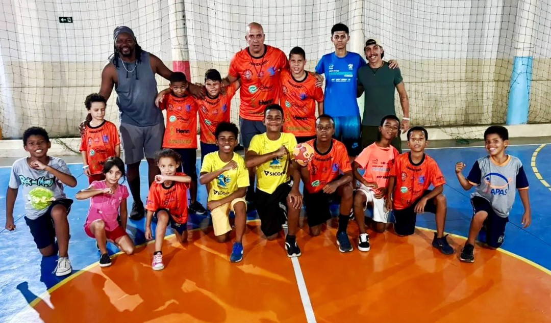 CRIANÇAS DE LEME DISPUTAM FESTIVAL REGIONAL DE HANDEBOL