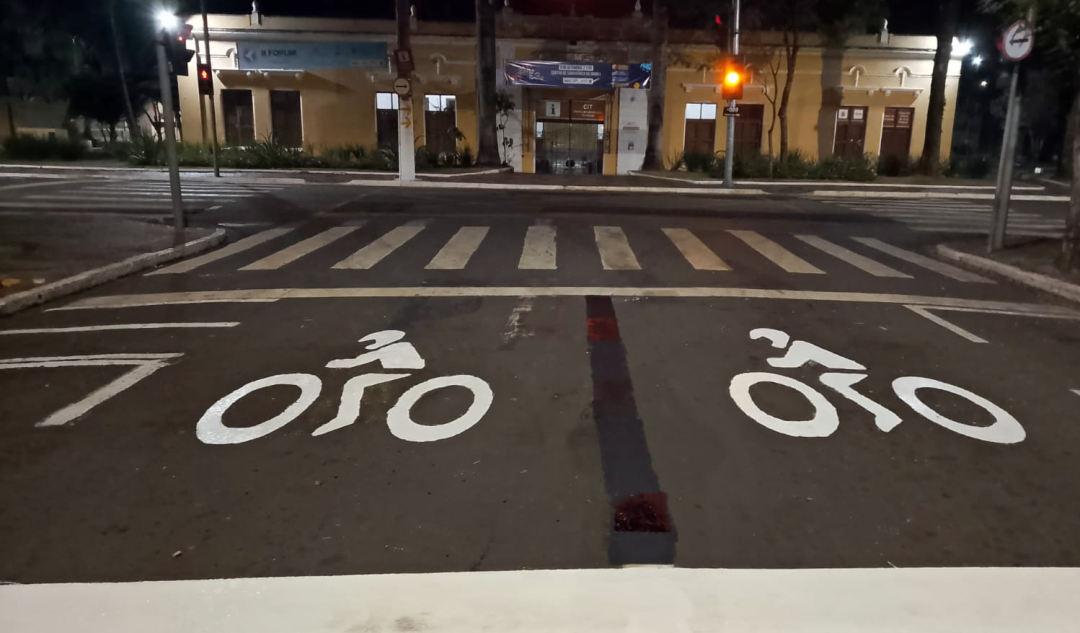 LEME IMPLANTA ÁREA EXCLUSIVA DE ESPERA PARA MOTOCICLISTAS E CICLISTAS NOS CRUZAMENTOS SEMAFORIZADOS DA AVENIDA 29 DE AGOSTO