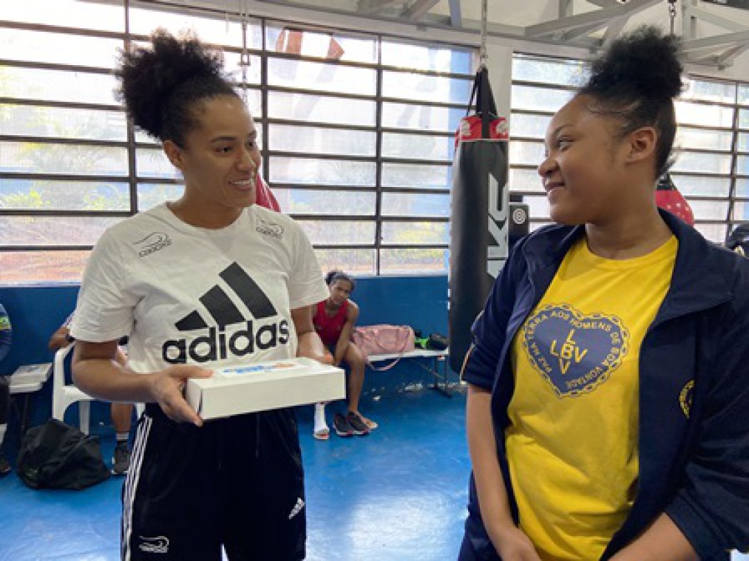 CRIANÇAS DA LBV HOMENAGEIAM SELEÇÃO BRASILEIRA DE BOXE