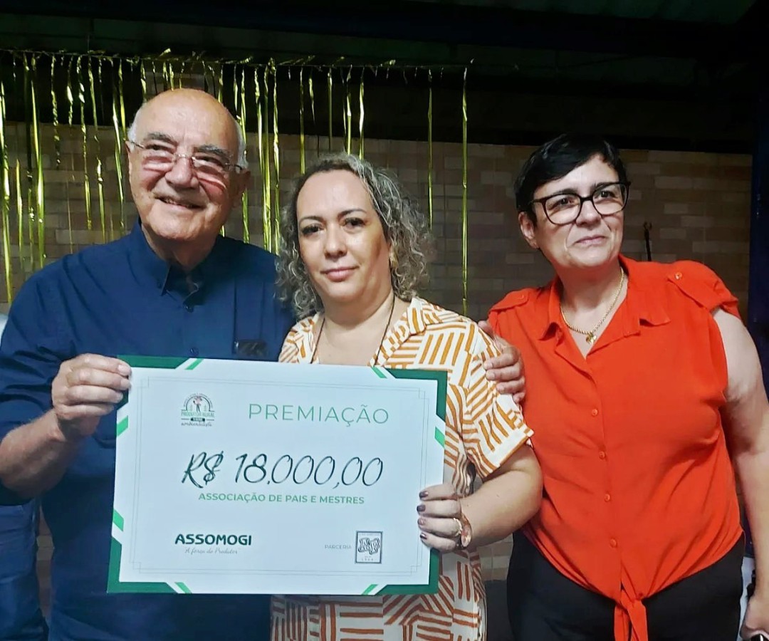ASSOMOGI premia alunos da E.E. Prof. Arlindo Fávaro em Leme no Concurso de Redação