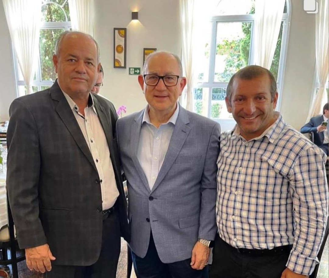 VEREADOR RICARDINHO E PASTOR DANIEL PESCADOR TÊM IMPORTANTE REUNIÃO COM O DEPUTADO FEDERAL PAULO FREIRE