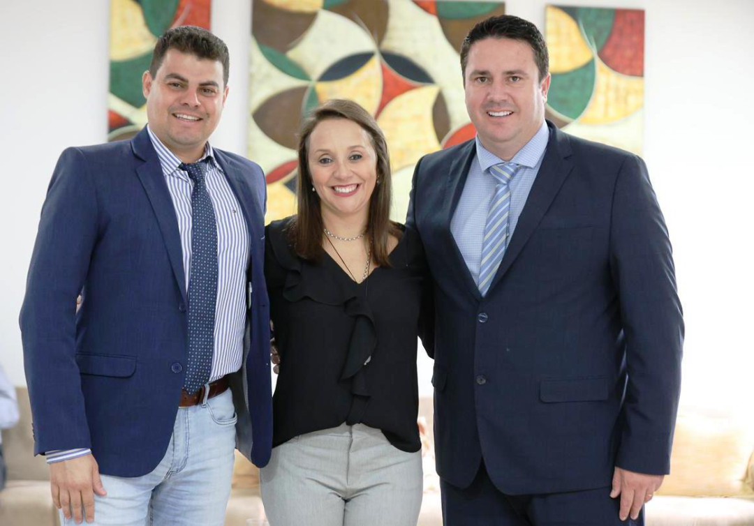 PREFEITO CLAUDEMIR BORGES E VEREADOR RICARDO CANATA SOLICITAM RECURSOS PARA A DEPUTADA FEDERAL RENATA ABREU PARA INVESTIMENTOS NO CENTRO DE REFERÊNCIA DO AUTISMO EM LEME
