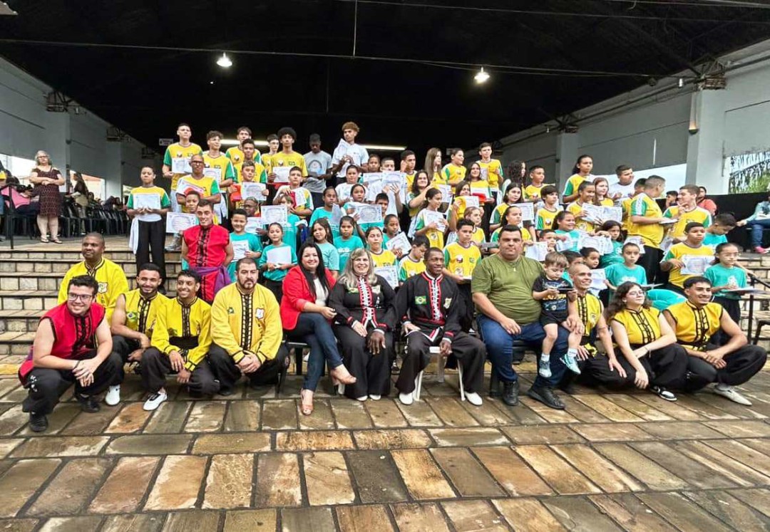 ENTREGA DE FAIXA NO KUNG FU LI TCHUÓ PÁ–CHU: UM MOMENTO DE SUPERAÇÃO E INTEGRAÇÃO