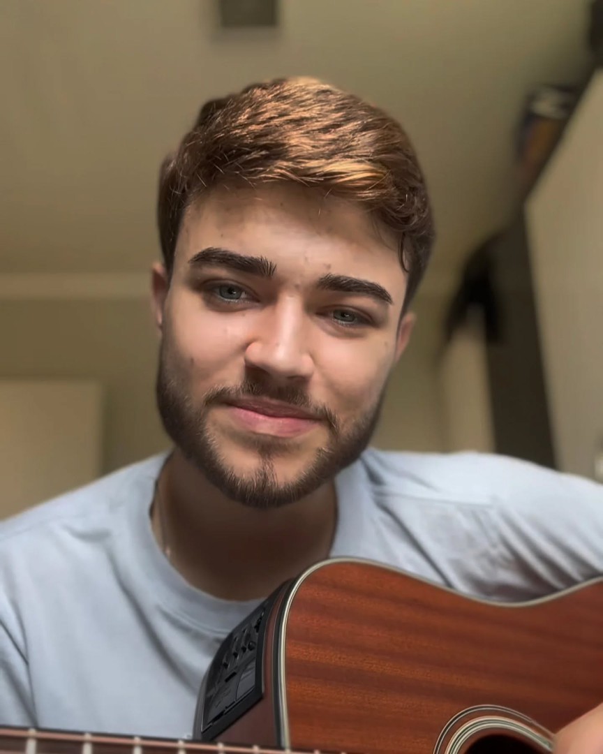 JOVEM LEMENSE PARTICIPA DA SELETIVA PARA GRAVACÃO E PARA DIVIDIR O PALCO COM A DUPLA "ZÉ NETO E CRISTIANO" E PEDE APOIO NAS REDES SOCIAIS