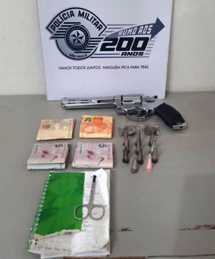 TRÁFICO DE DROGAS / ADULTERAÇÃO DE VEÍCULO / APREENSÃO DE SIMULACRO DE ARMA DE FOGO DE 29/12/2024