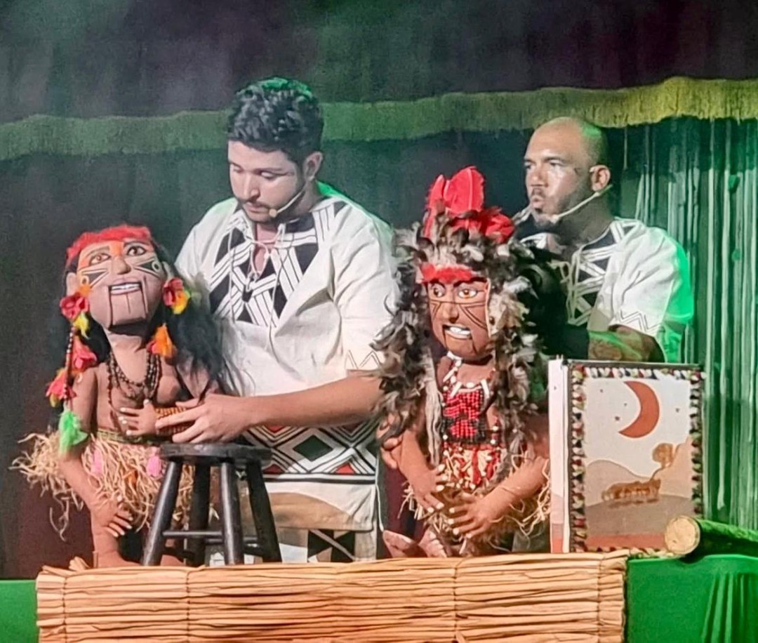 LEME RECEBE PALCO MÓVEL EMCENA BRASIL-TS TECH