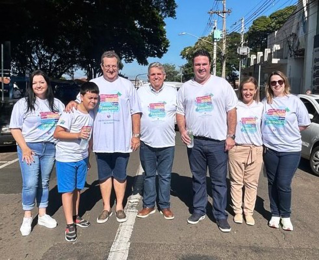 AUTISMO COM GRANDE PARTICIPAÇÃO POPULAR E HOMENAGENS AO GRUPO CORAÇÃO AZUL