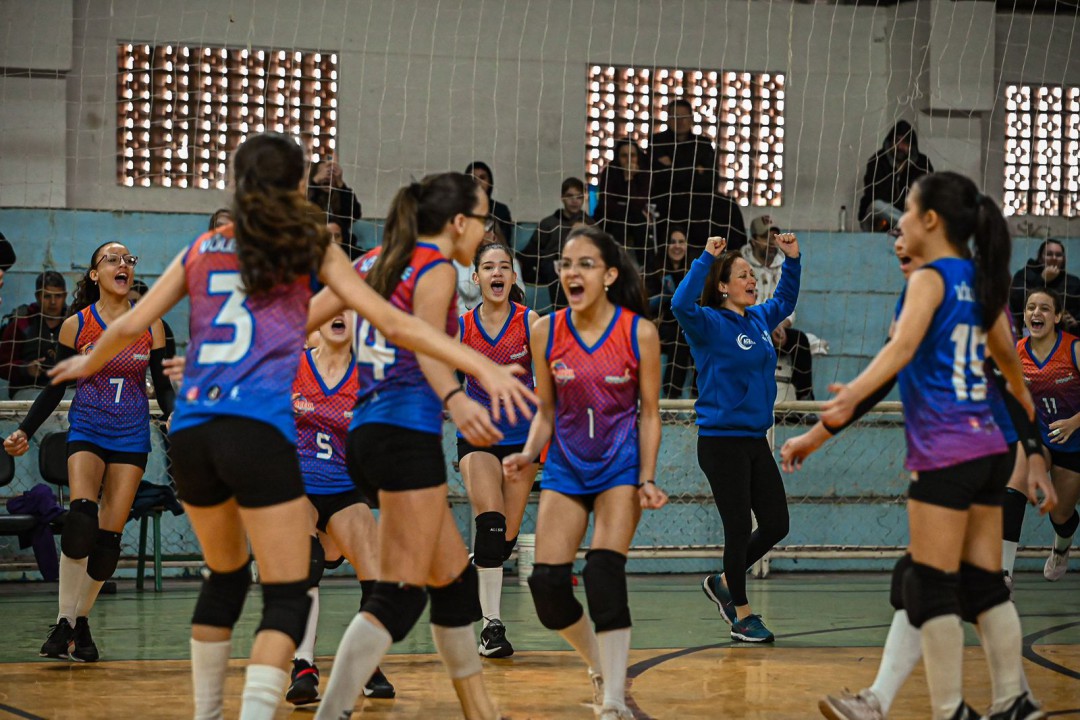 O FESTIVAL DE VÔLEI DA CATEGORIA MIRIM FEMININO ATÉ 14 ANOS EM LEME FOI UM SUCESSO