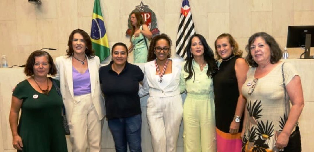 VEREADORA CINTIA GROSSKLAUSS PARTICIPA DA CERIMÔNIA DE ENTREGA DO COLAR DE HONRA AO MÉRITO NA ALESP