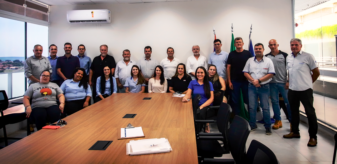 PREFEITURA, CODEL E ACIL REALIZAM REUNIÃO COM EMPRESÁRIOS LOCAIS