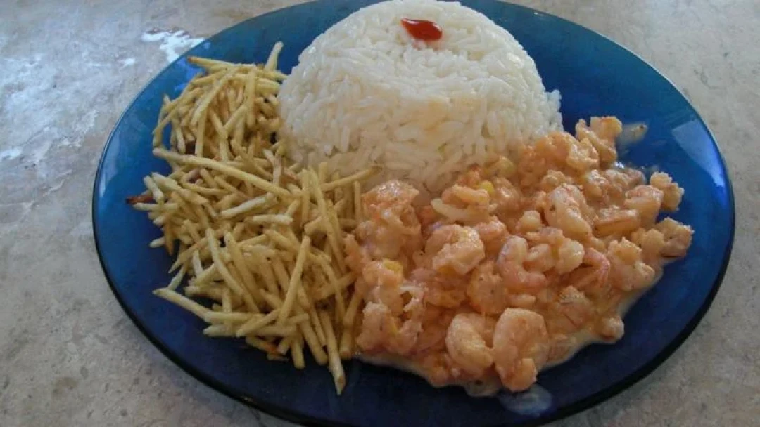 CAMARÃO COM REQUEIJÃO