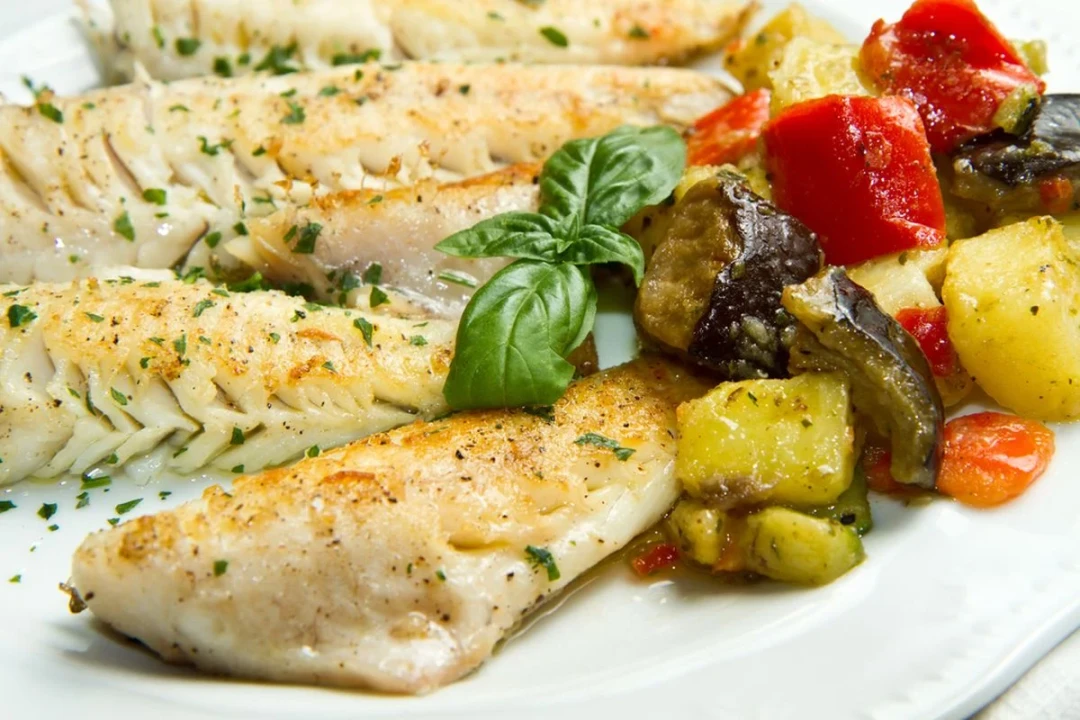 FILÉ DE MERLUZA COM BATATA AO FORNO