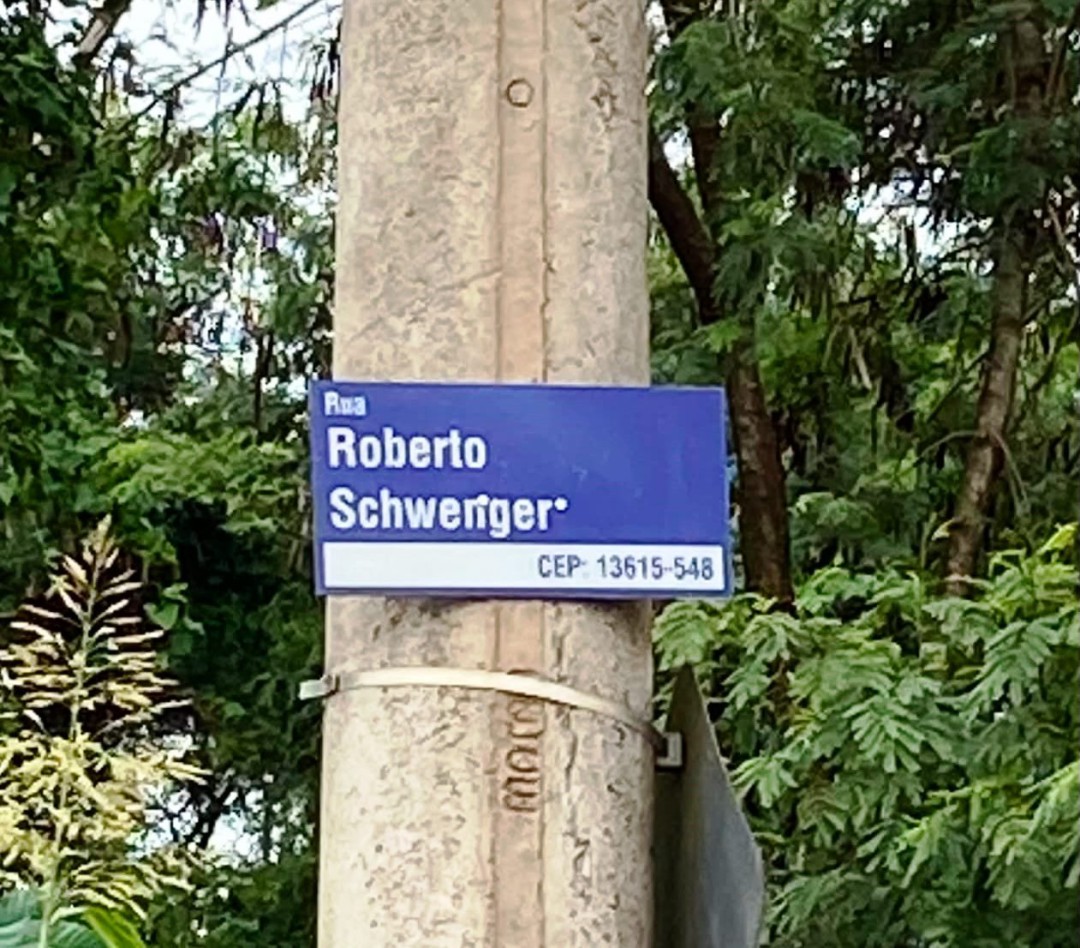 RUA ROBERTO SCHWENGER - MORADORES ENFRENTAM BARRO, BURACOS E ABANDONO