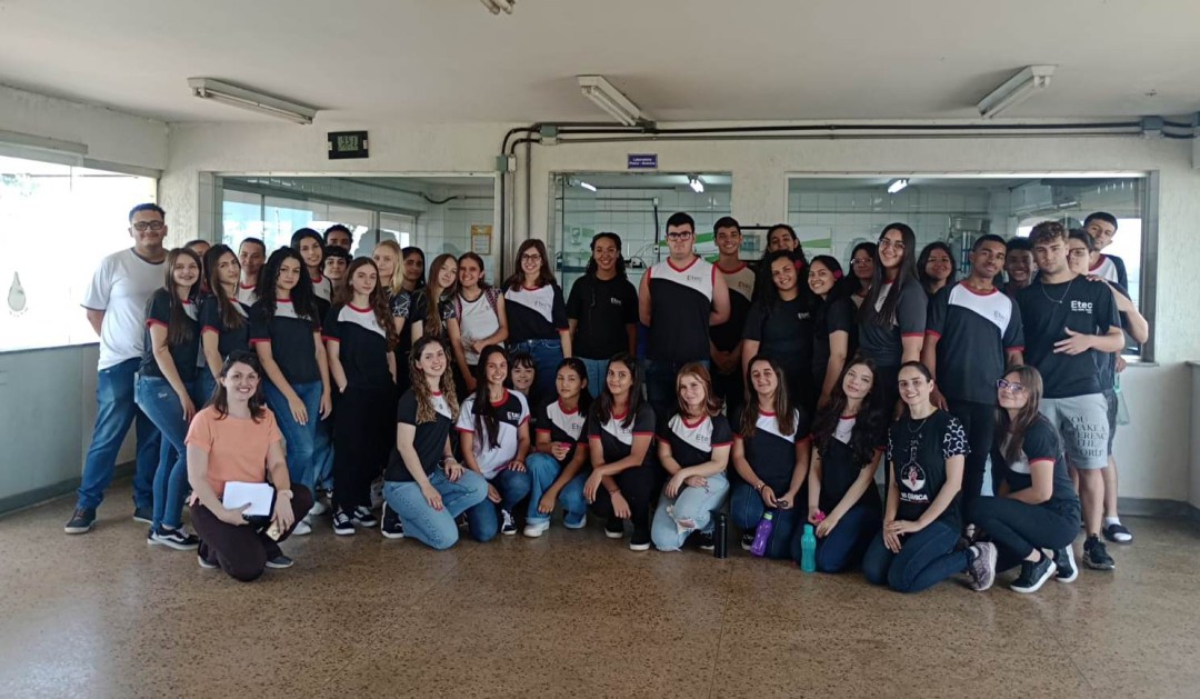 Alunos da ETEC “Dep. Salim Sedeh” visitam a Estação de Tratamento de Água