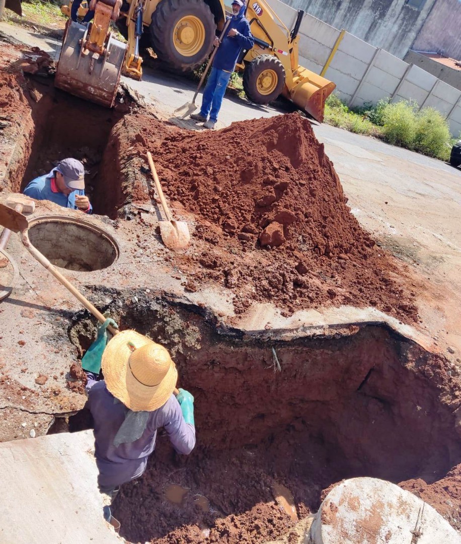 SAECIL REALIZA OBRAS CONTRA ALAGAMENTOS NA RUA ANTÔNIO POLETTI, NO JARDIM ARIANA