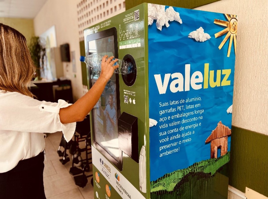 Moradores de Leme e Pirassununga podem pagar conta de luz com resíduos recicláveis; veja como