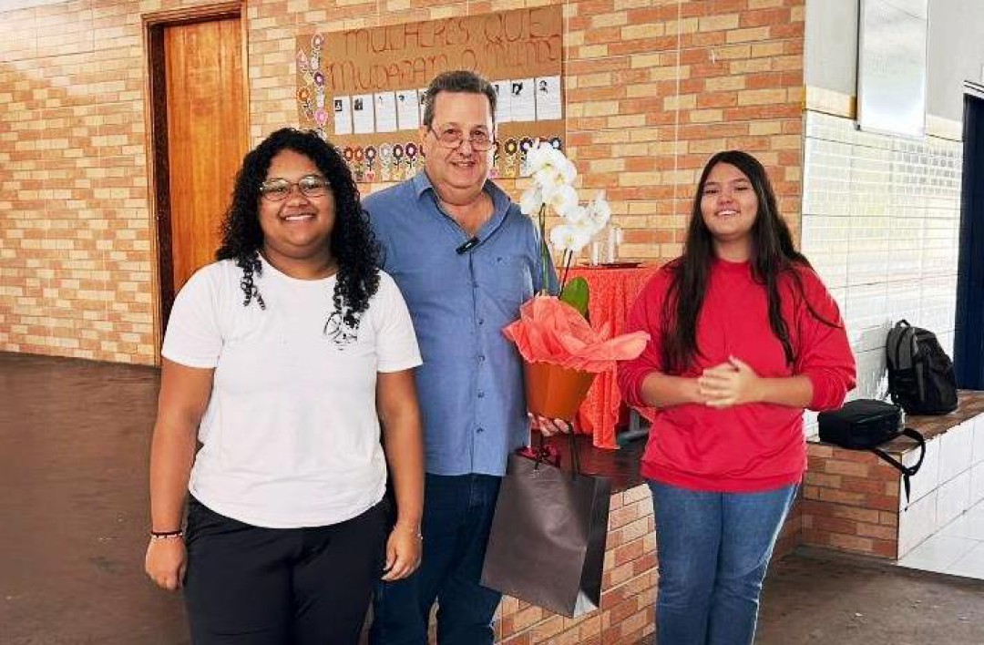 WAGÃO CONVERSA COM ALUNOS SOBRE EMPREENDEDORISMO NA EE “PROF. ARLINDO FÁVARO”