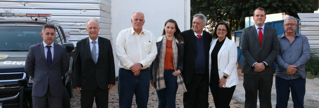 Visita de inspeção na obra da nova Delegacia