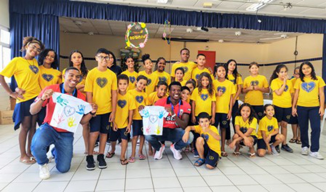 CRIANÇAS DA LBV HOMENAGEIAM RECORDISTAS BRASILEIROS