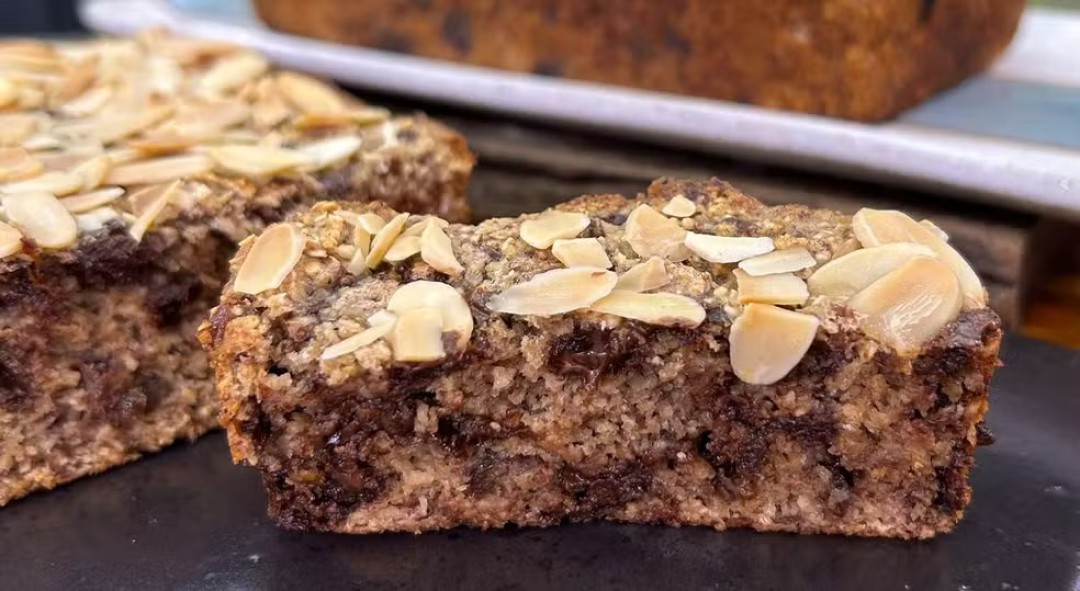 BOLO DE BANANA SEM GLÚTEN E SEM AÇÚCAR