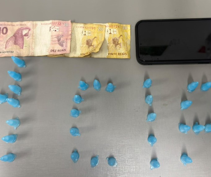 ADOLESCENTE É APREENDIDO POR TRÁFICO DE DROGAS EM LEME